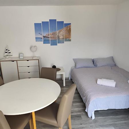 Apartments Boric เซรส ภายนอก รูปภาพ