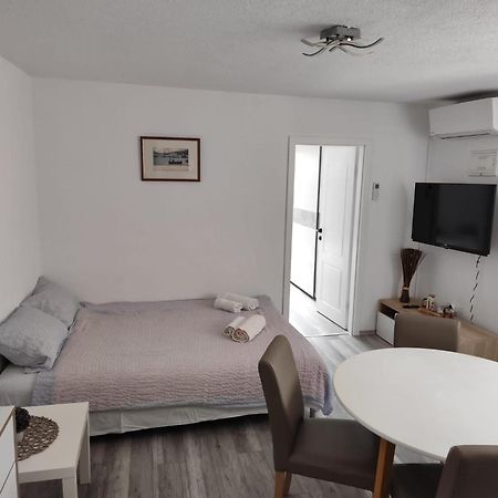 Apartments Boric เซรส ภายนอก รูปภาพ